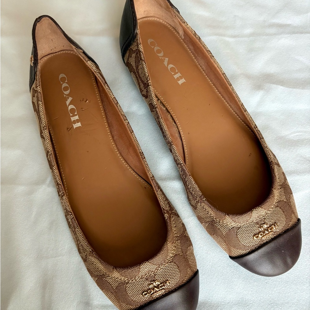 Coach Chelsea Tan and Brown Flat Loafers Shoes Sz 8 Like New